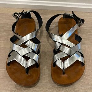 Bocage Flat women’s metallic leather sandals in size 36. Made in Paris.
